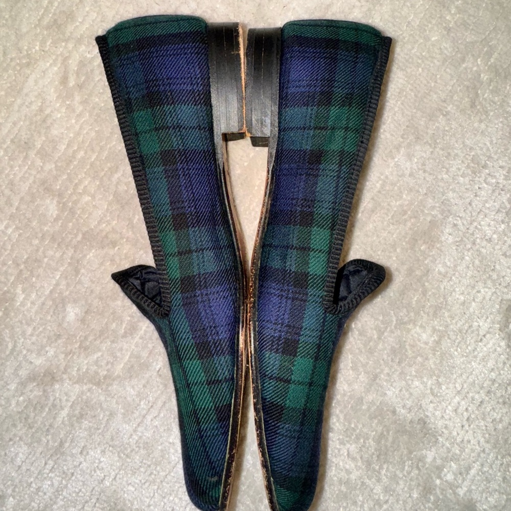 Elegant Plaid Loafers in Black and Green - Picture 12 of 15
